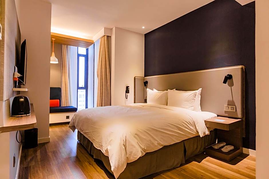 Holiday Inn Express Haining City Center, an IHG Hotel