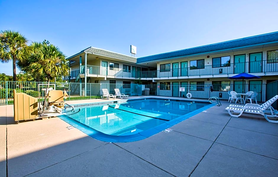 Motel 6-Valdosta, GA - University