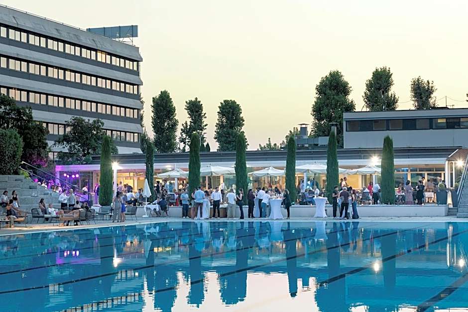 Living Place Hotel