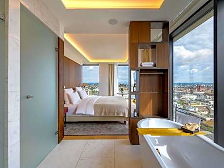 Grand King Suite