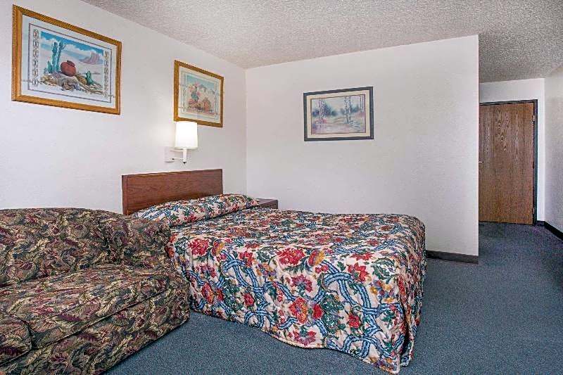 Super 8 by Wyndham Limon