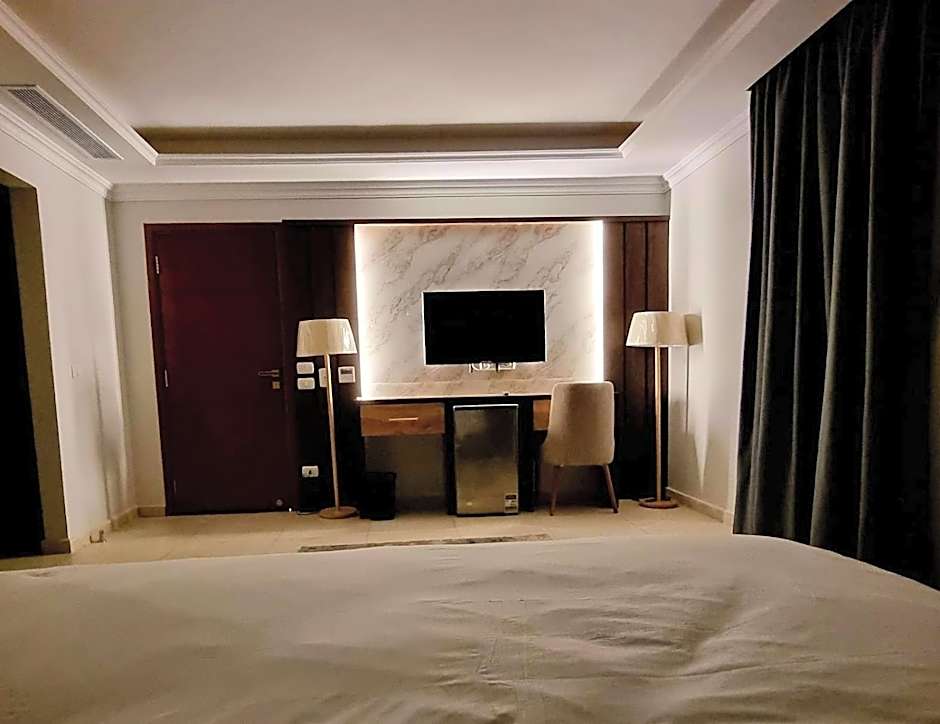 Grand Plaza Hotel & Resort