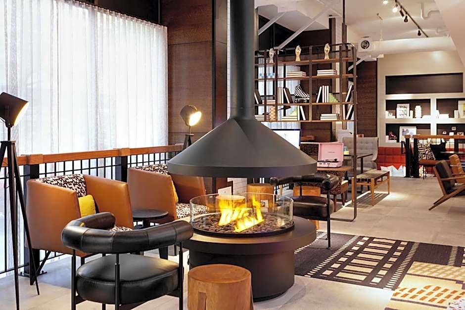 Moxy Richmond Downtown