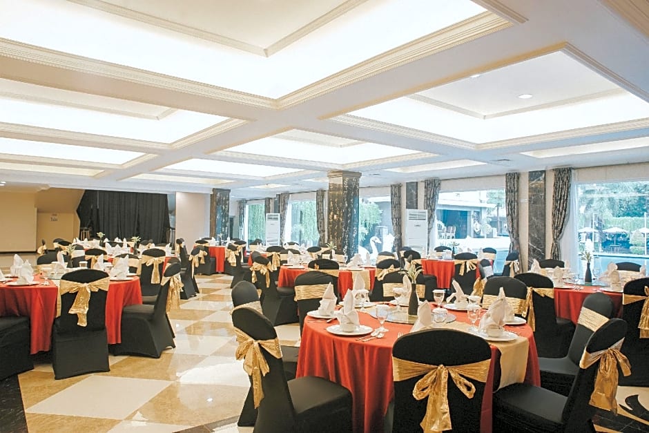 Adhiwangsa Hotel And Convention Hall