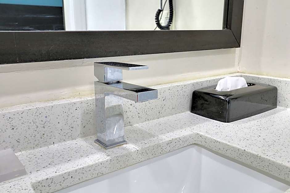 Travelodge by Wyndham Calhoun South I-75