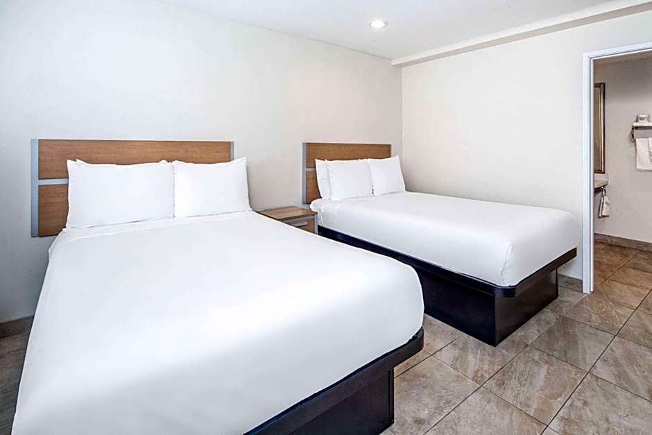 Super 8 by Wyndham Bakersfield CA