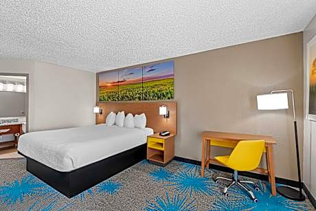 1 King Bed Mobility Accessible Room Non-Smoking