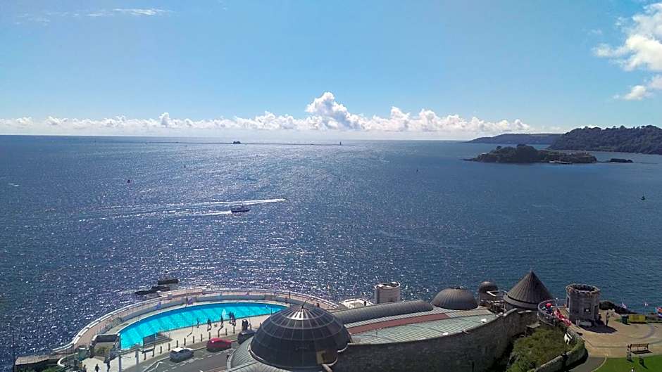 The George Guest House