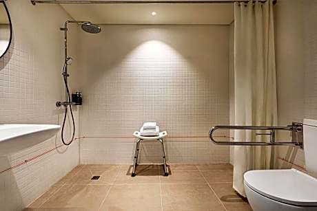 Standard Queen Room - Accessible