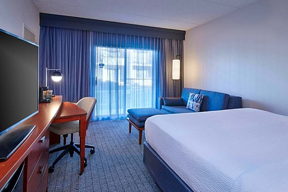 Courtyard By Marriott Detroit Metro Airport Romulus