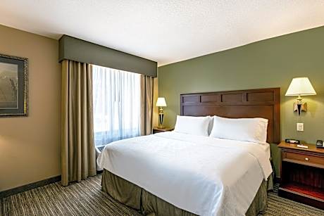 King Suite - Non-Smoking