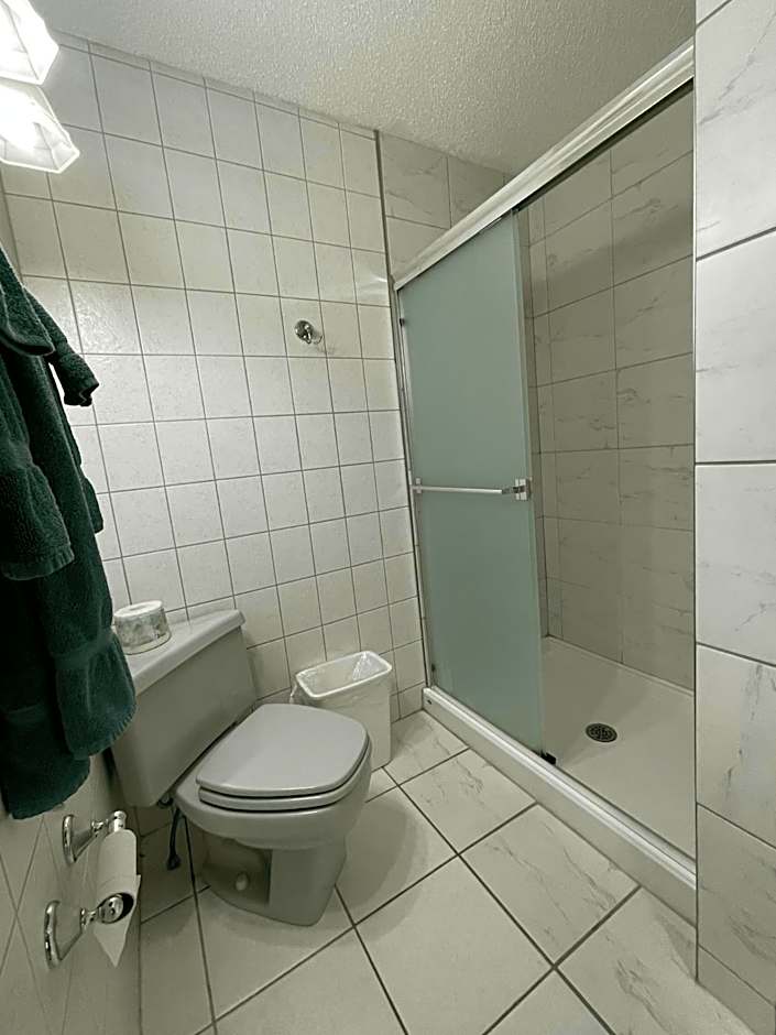 Best Maple Inn - Drayton Valley