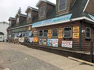 Pines Motel
