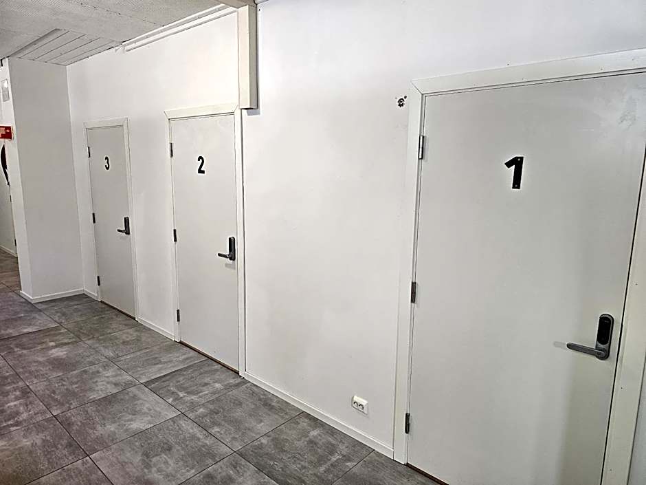 Brufjell Hostel & Parking