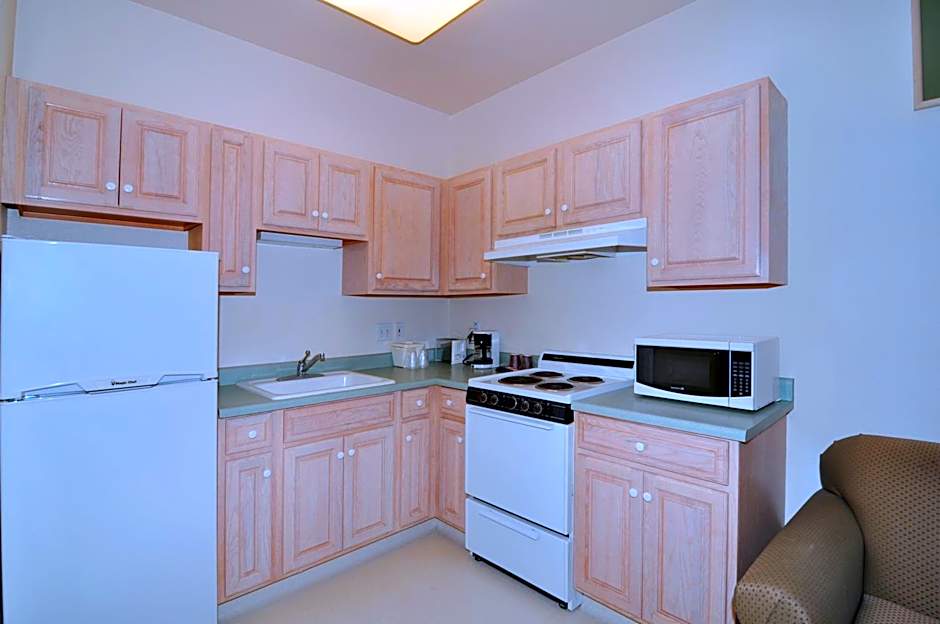Marinwood Inn & Suites