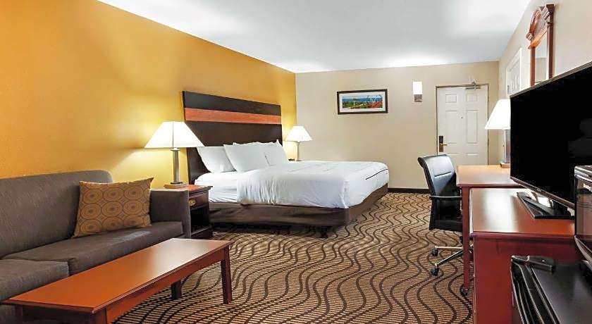 La Quinta Inn & Suites by Wyndham Sandusky