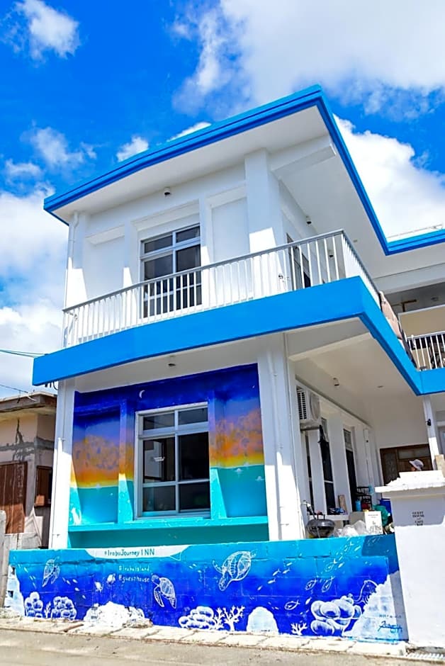 交流型ゲストハウス伊良部ジャーニーインIrabu Joureny INN#毎日みんなで夕食会#ゲストさんは20-30代が中心#海徒歩1分#空港車で5分#本格フィンランドサウナ付き#海と星と夕日が見える屋上あり