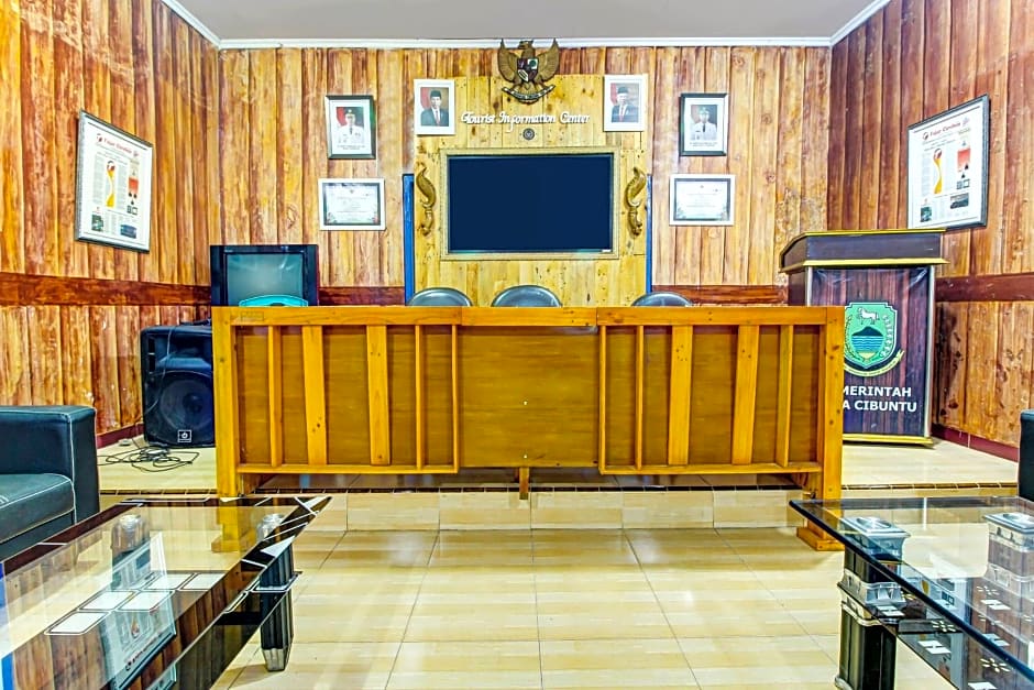 OYO HOMES 91242 Desa Wisata Cibuntu Kuningan Syariah