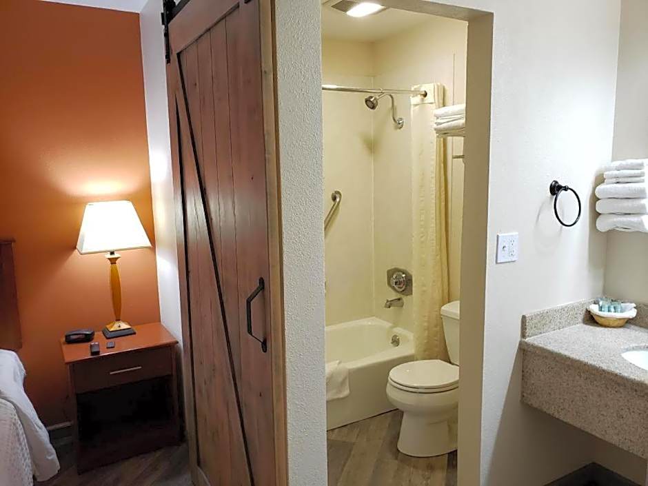 Airport Inn