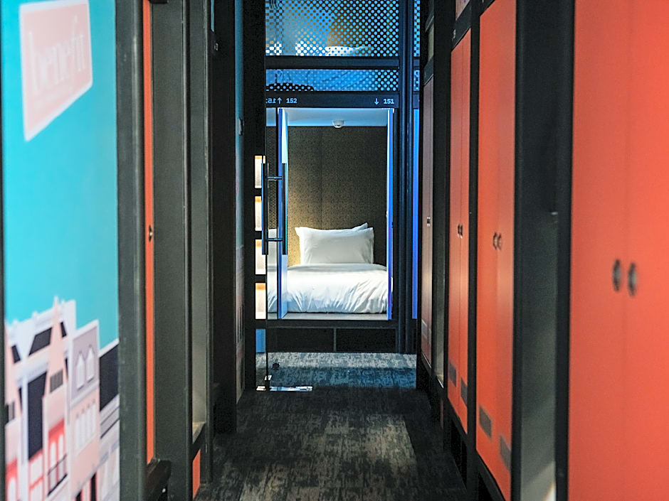 CapsuleTransit Airside KLIA T2 Airport Hotel - International Departure / Transit Hall, Gate Q