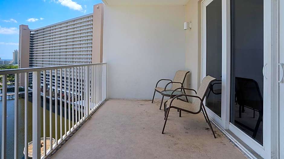 Laketown Wharf 1037