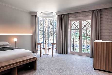 Deluxe King Suite