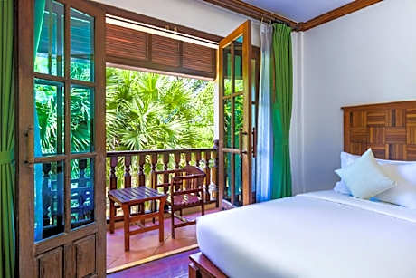 Deluxe Double Room with River View with Balcony