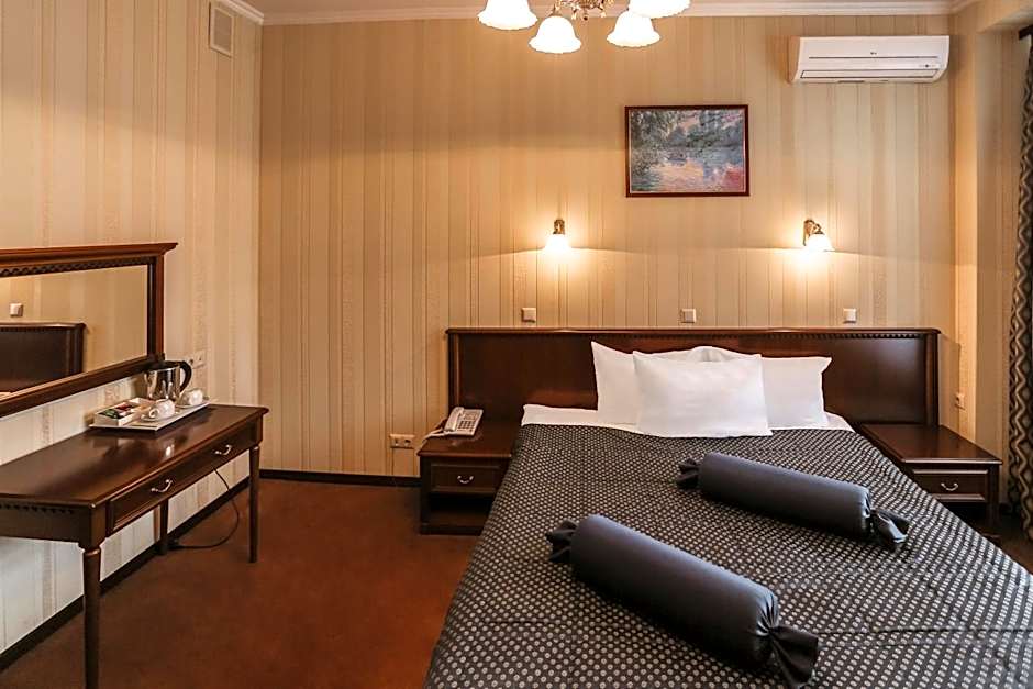 Готель Дніпро Dnipro Hotel