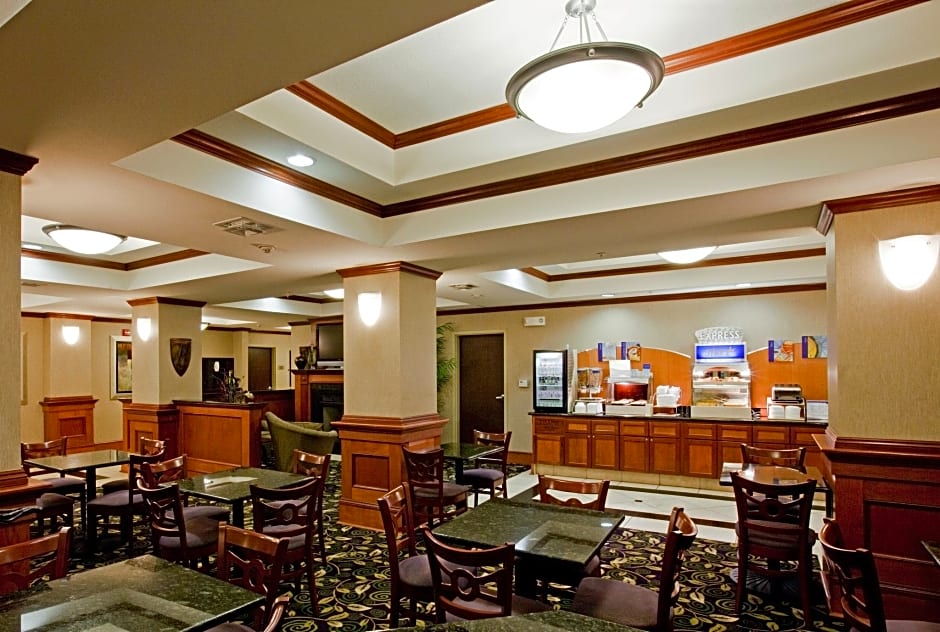 Holiday Inn Express Hotel and Suites Ada By IHG