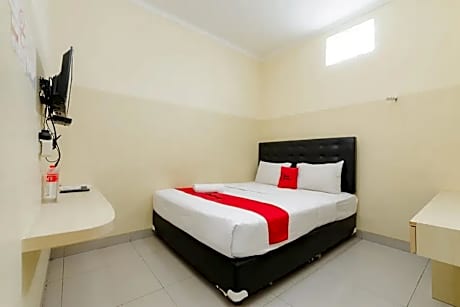 RedDoorz Plus near Mall Ciputra Jakarta