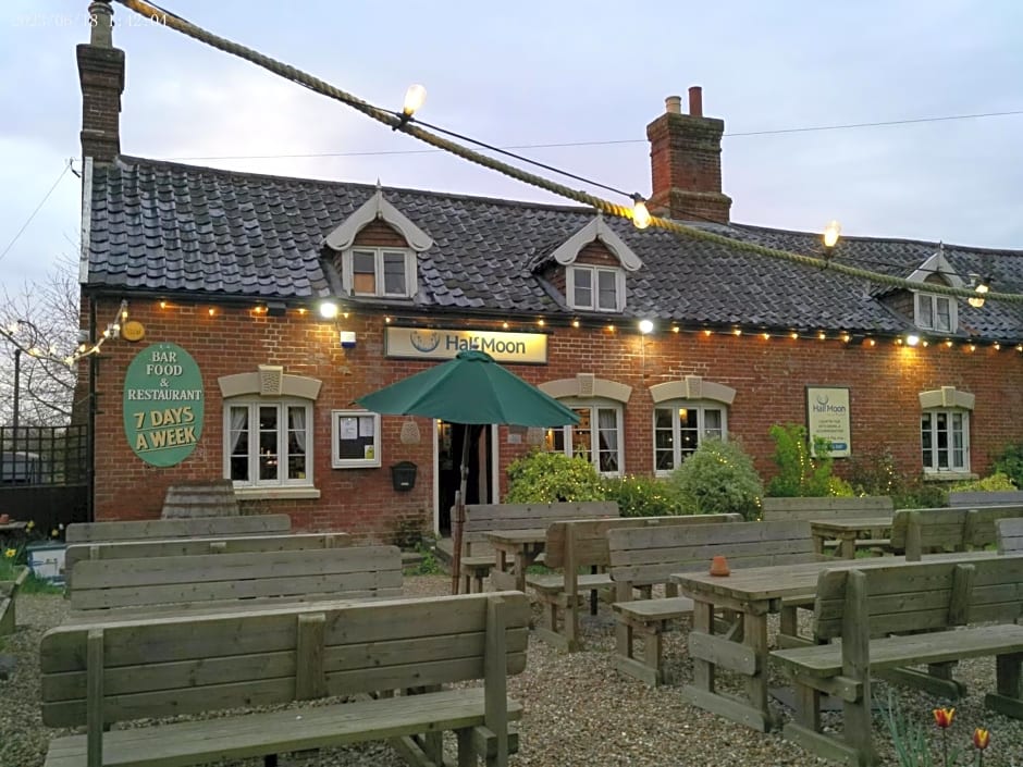 The Half Moon Inn Rushall IP21 4QD