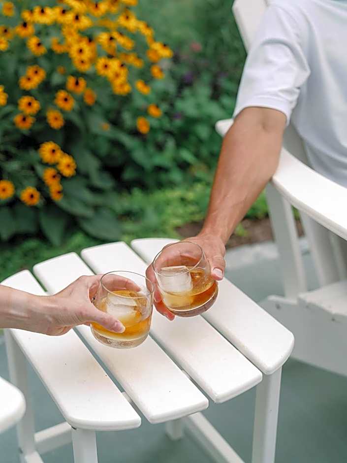 The Oaks Waterfront Hotel