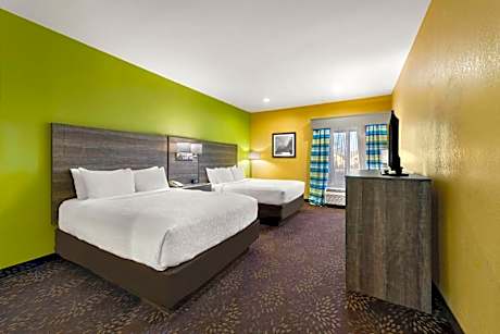 2 Queen Beds Nonsmoking