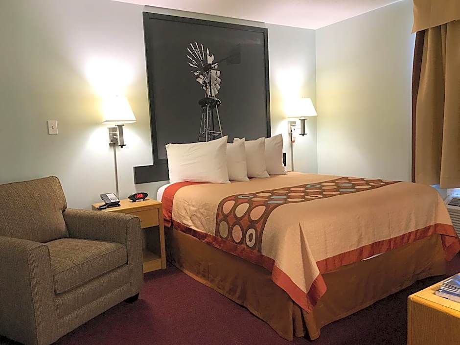 Super 8 by Wyndham Kindersley