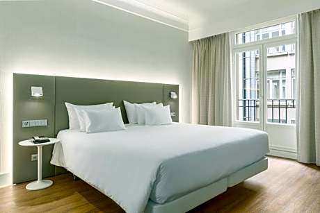 Suite with extra bed (2 adults + 2 children)