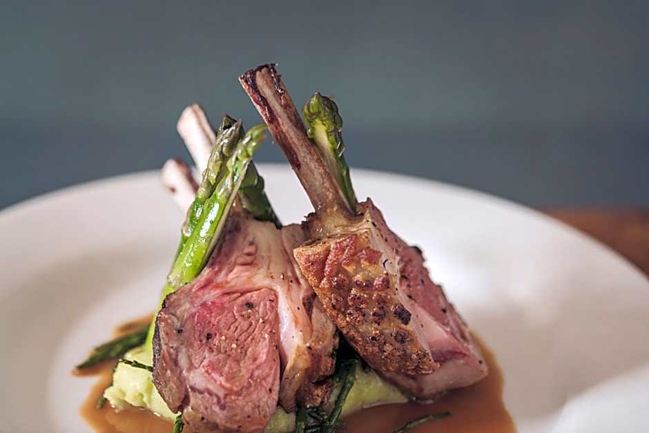 Tweedies Bar and Lodge