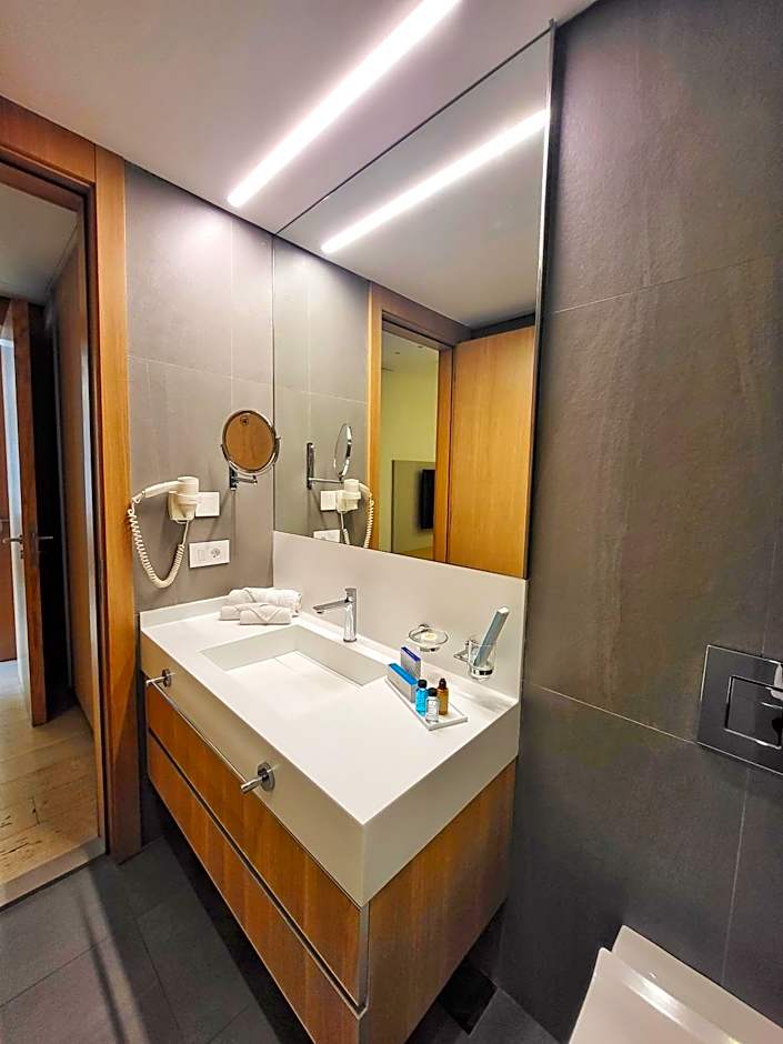 Monot Suites