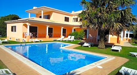 Canavial I & II Apartments