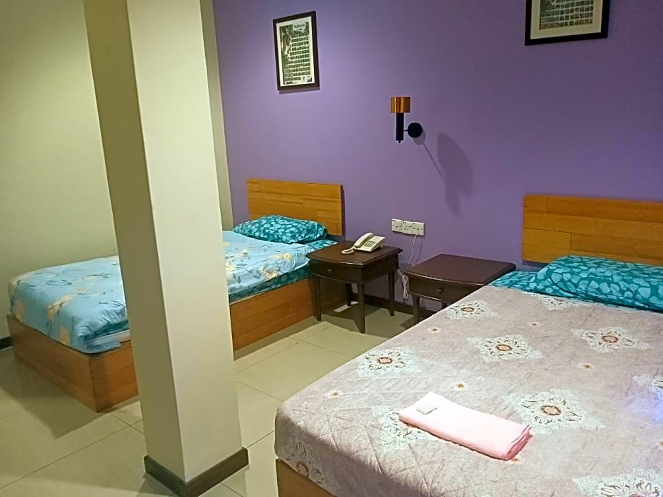 PAVILION INN HOTEL LUMUT