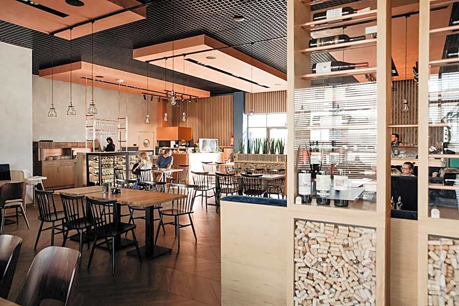 Molto Bene Hotel & Restaurant