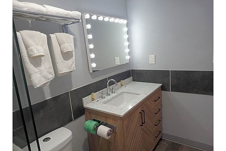 Marshall Lodge By OYO Hwy 65