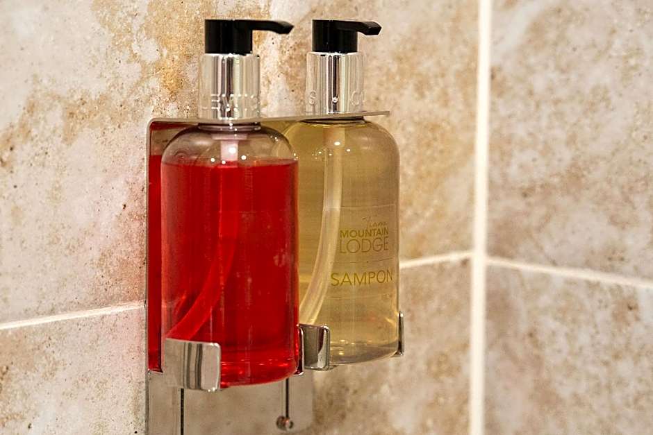 Tiarra Mountain Lodge