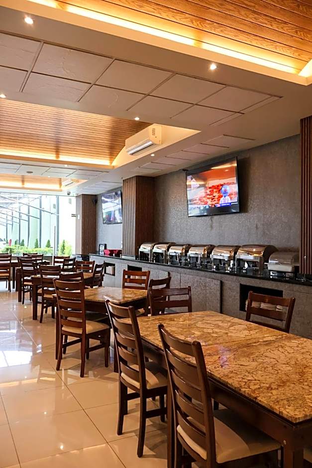 Crown Victoria Hotel