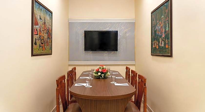 Foxoso Taj View Hotel