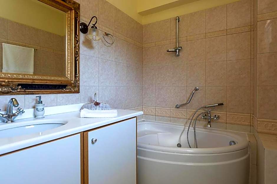 Rafkos Mansion with Private Pool and Amazing View