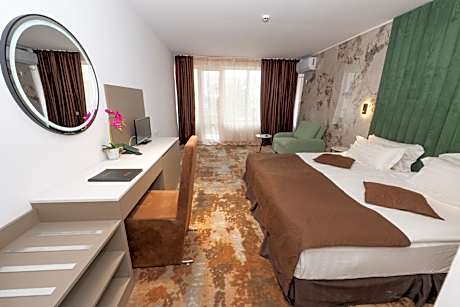 Double or Twin Room with Balcony - Free WiFi