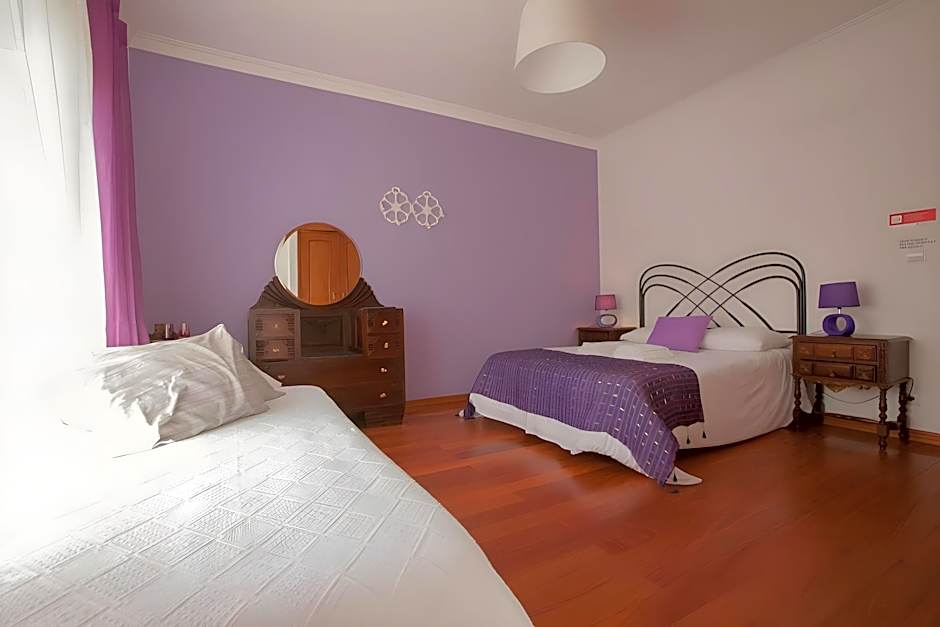 Ericeira Chill Hill Hostel & Private Rooms
