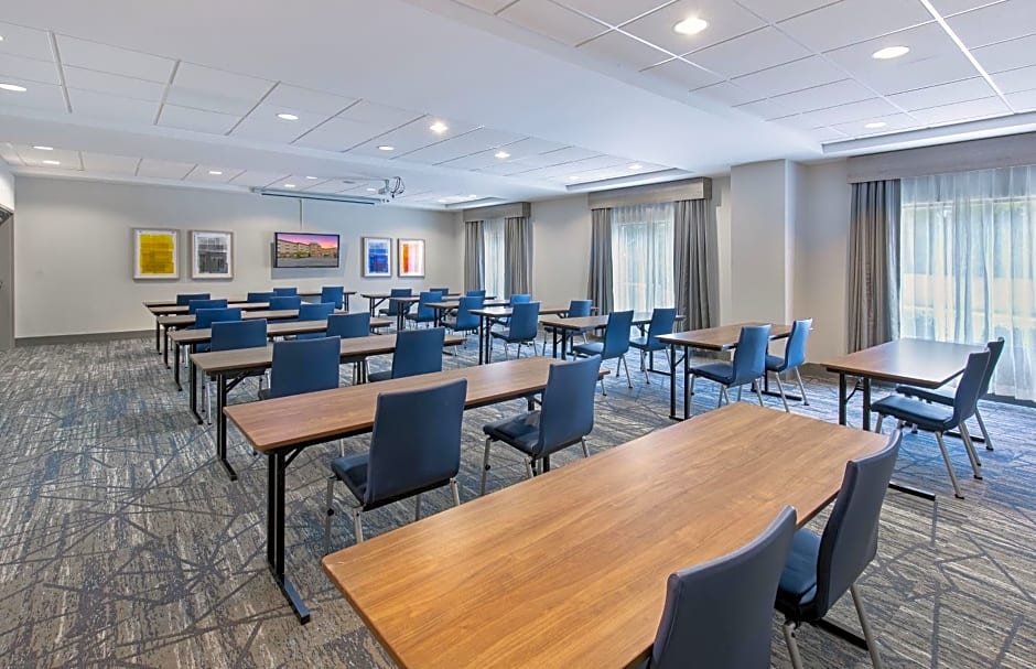 Holiday Inn Express & Suites - Cleveland Northwest By IHG