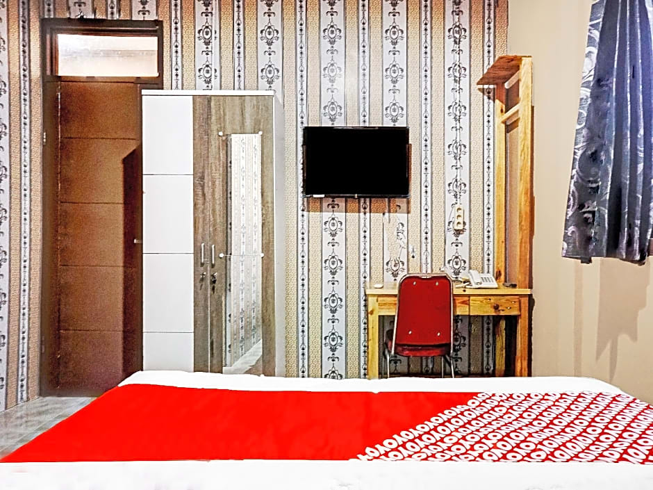 OYO 90469 Benhil Karet Tengsin