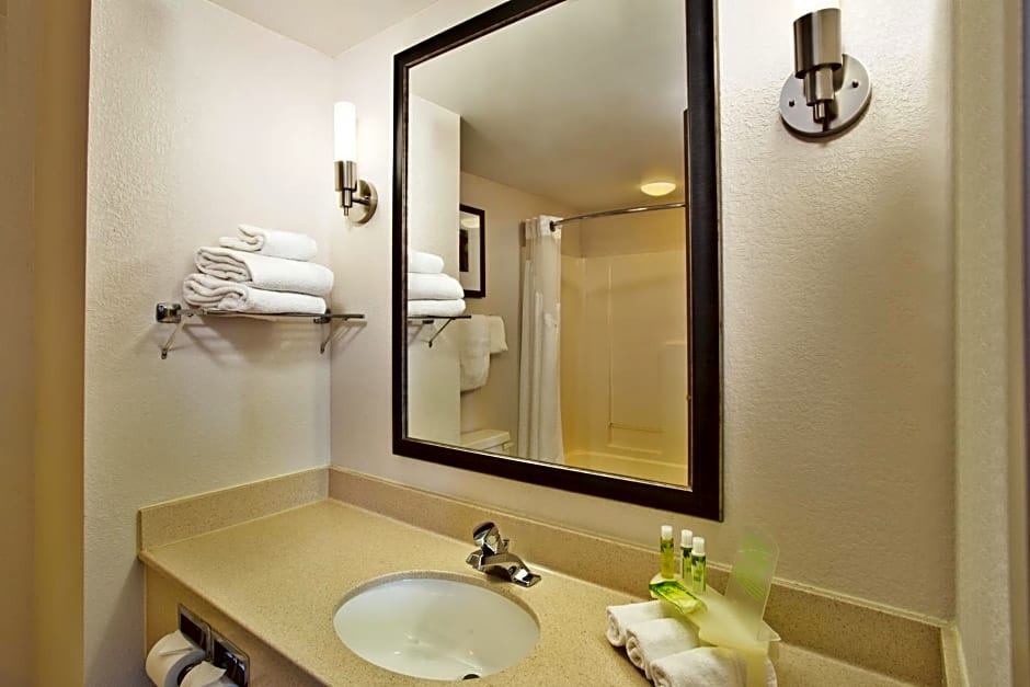 Holiday Inn Express Hotel and Suites Harrington - Dover Area By IHG